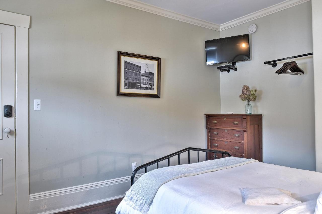 The Burrell House Hotel Keene Exterior foto